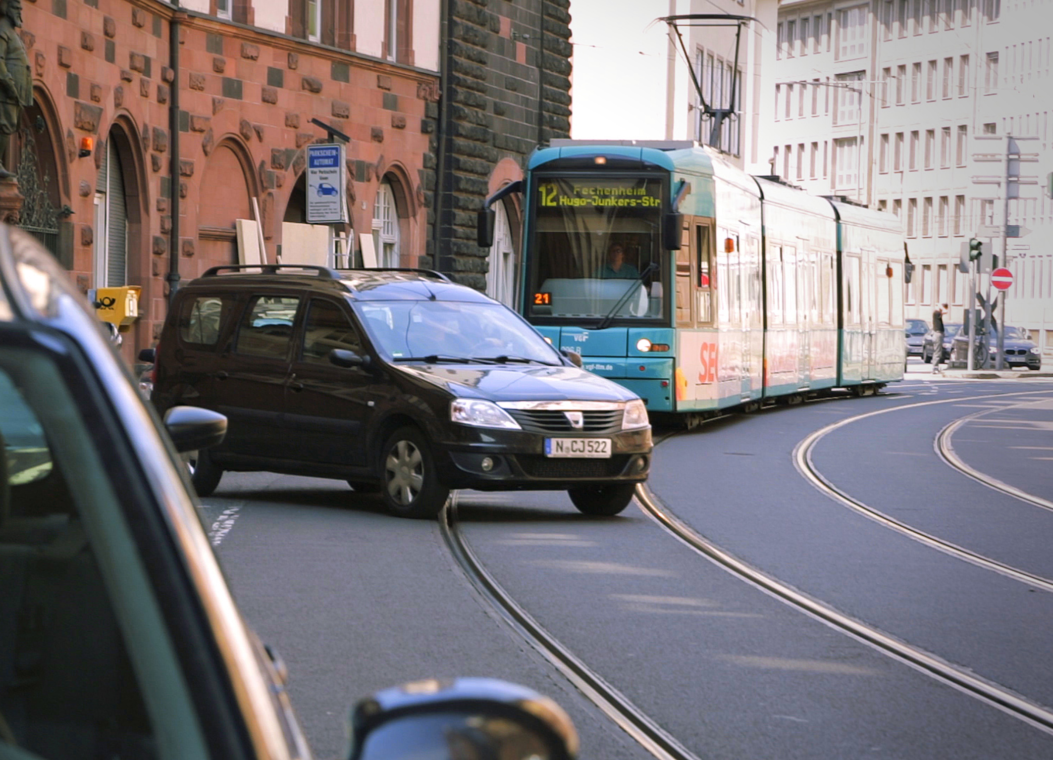 Forward collision warning system for trams