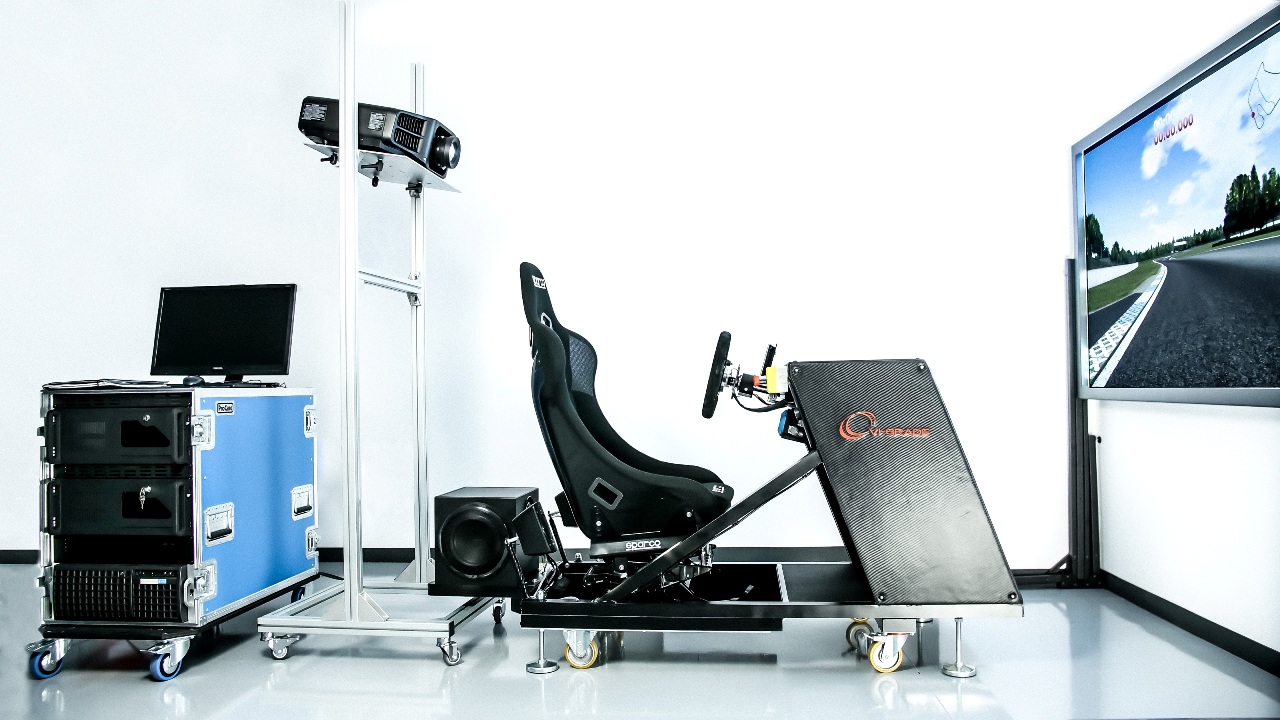 Static simulator features VI-CarRealTime and the TameTire software