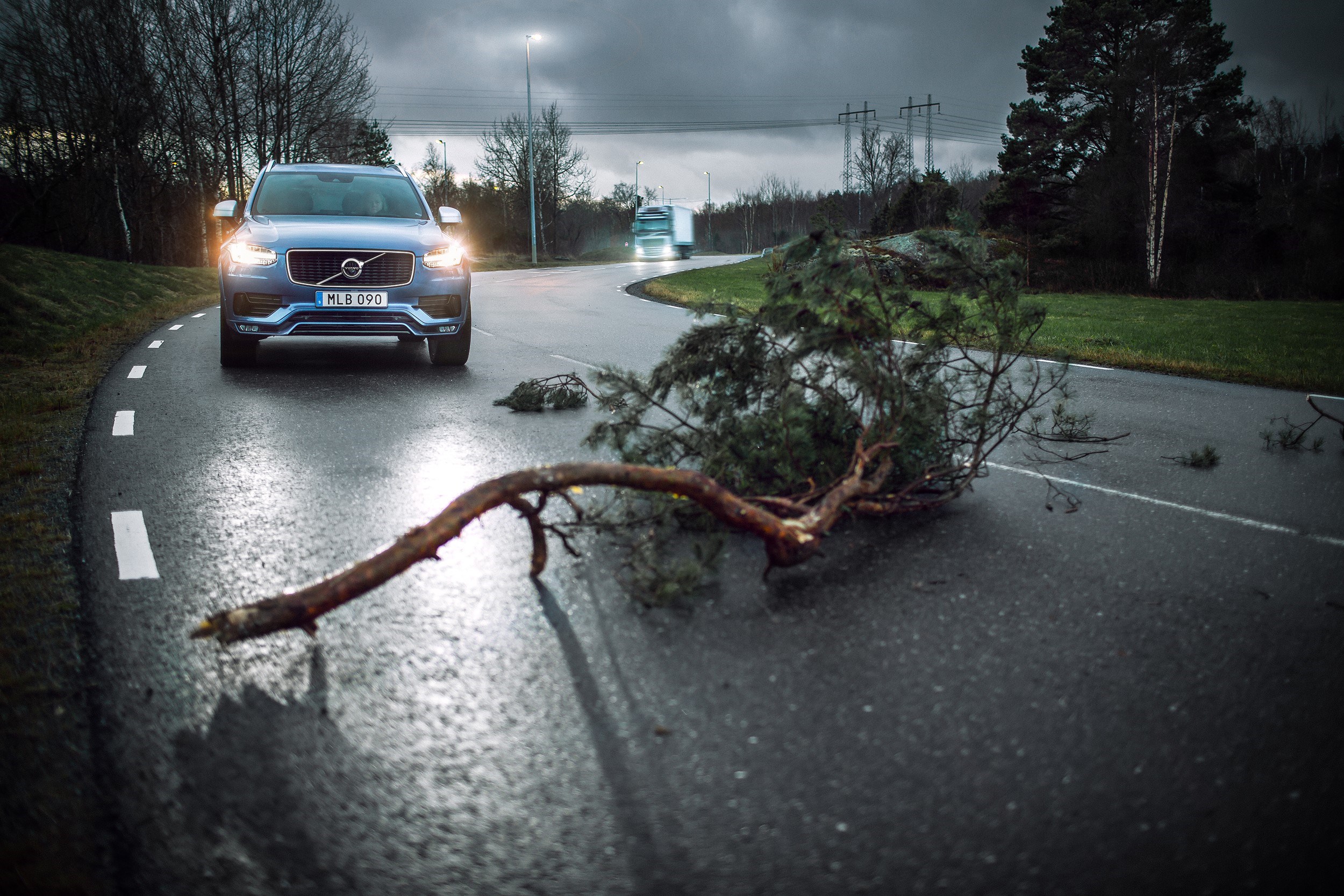 Volvo seeks to prevent collisions beyond the visual horizon