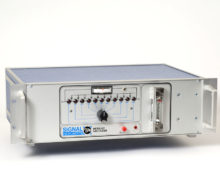 Gas divider for accurate calibration of gas analysers