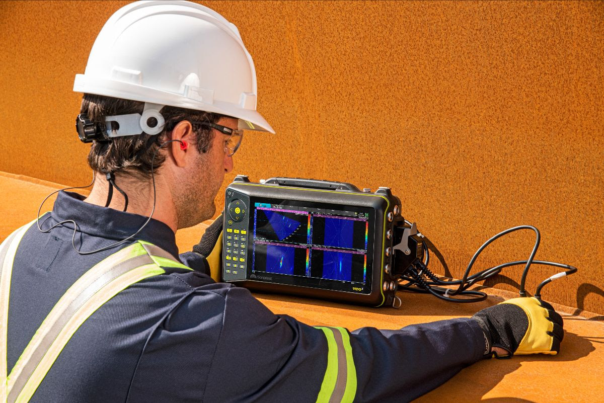 Advanced Phased Array Flaw Detection system uses multiple technologies