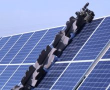 Waterless robotic solar panel cleaner can traverse up to 2km of solar panels